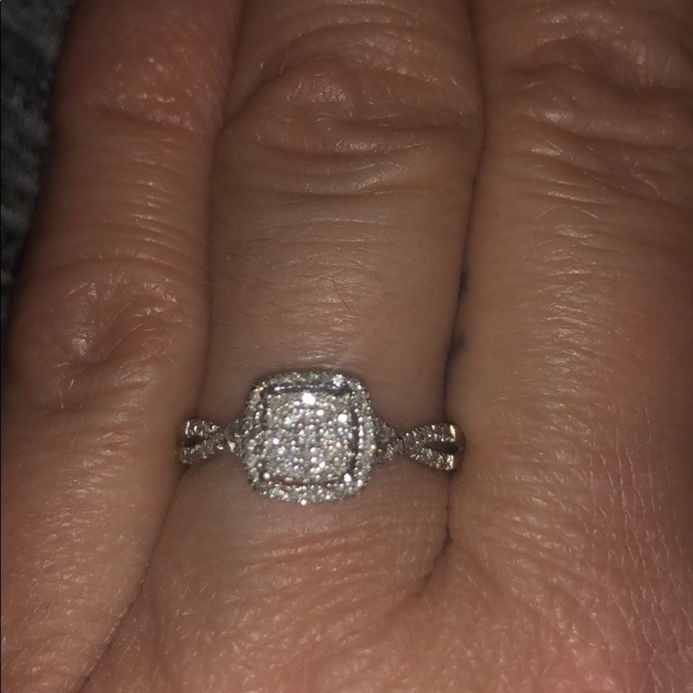 10kt wg ring genuine diamonds